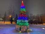 Светодинамическая елка каркасная - встроенная гирлянда цветная -"Уральская" 10 м
