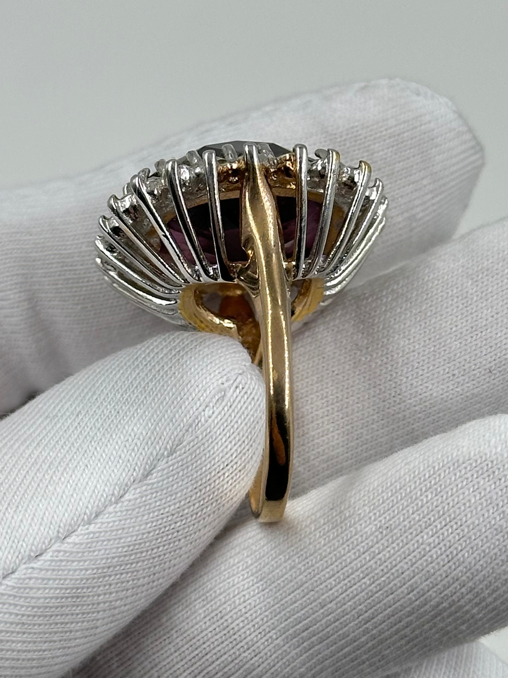 Кольцо с фиолетовым кристаллом