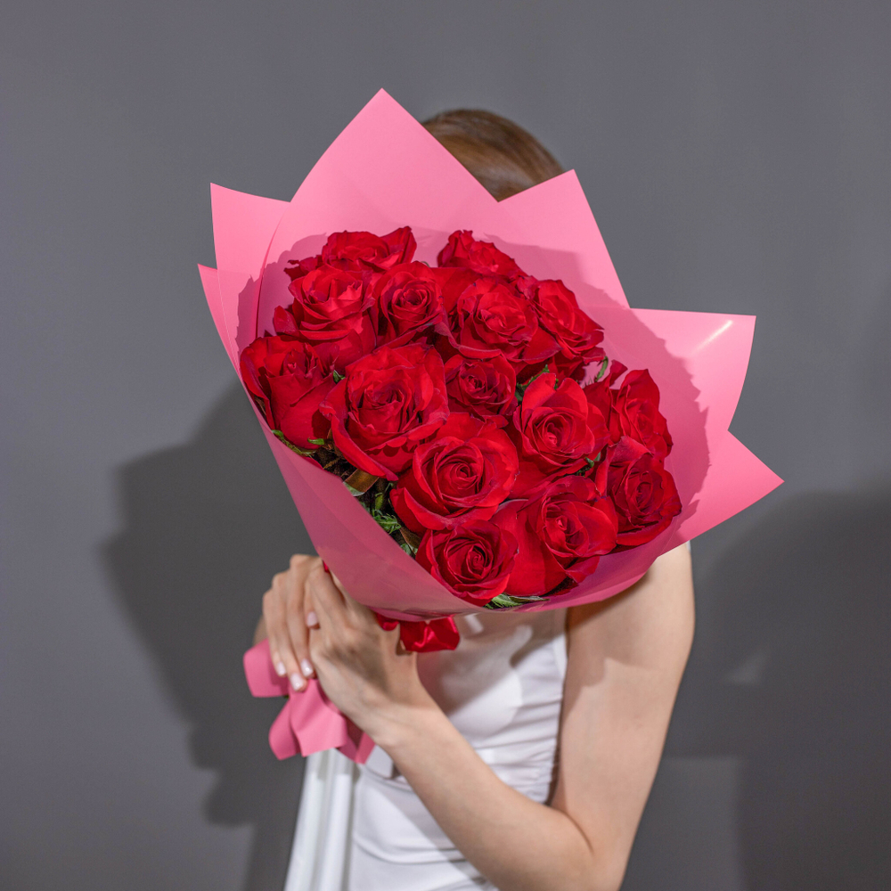 Букет 15 роз Кения 40 см в пленке розовые