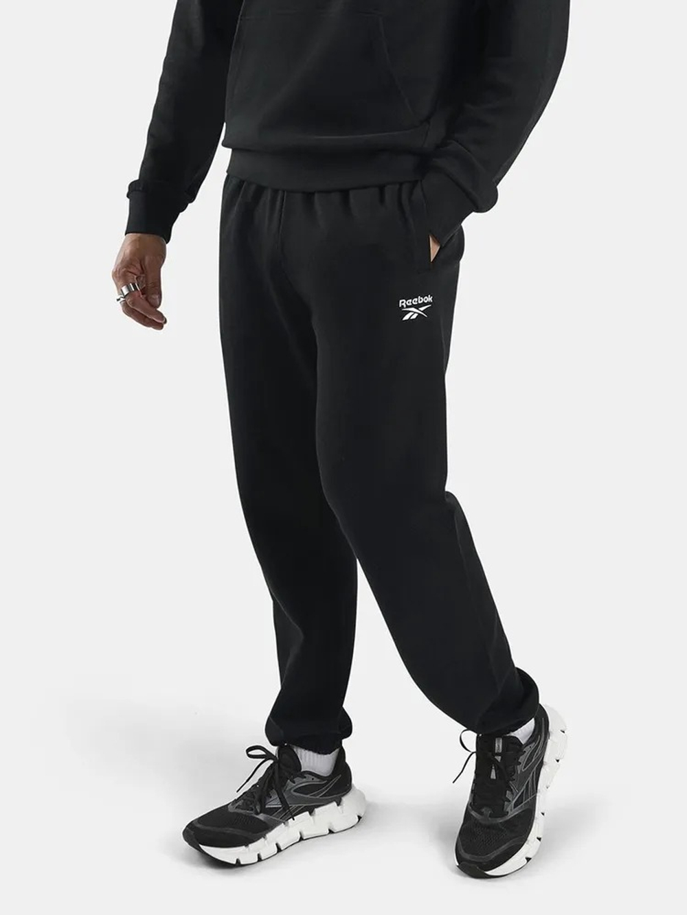Брюки спортивные мужские REEBOK LOGO PLACEMENT PANT