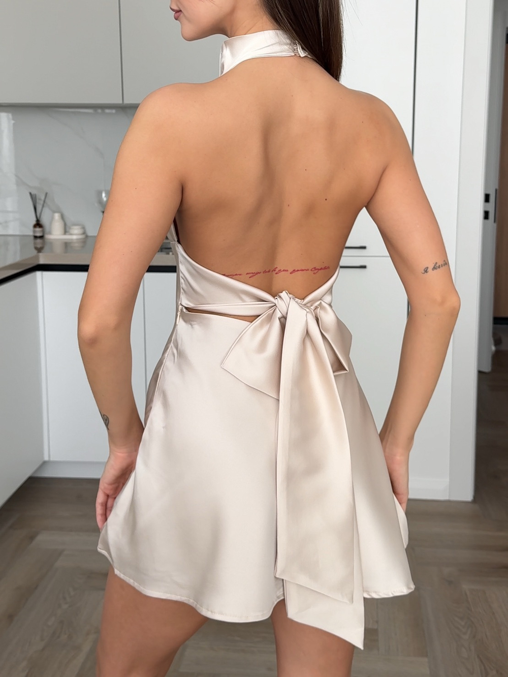 Платье шелковое, короткое, с открытой спиной