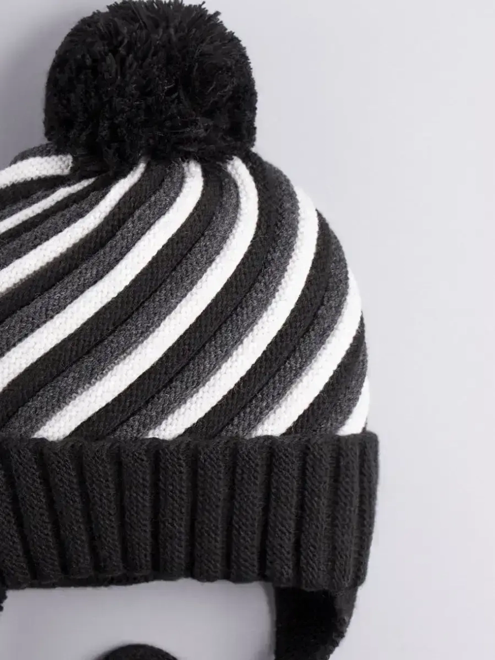 Шапка вязаная зимняя для детей