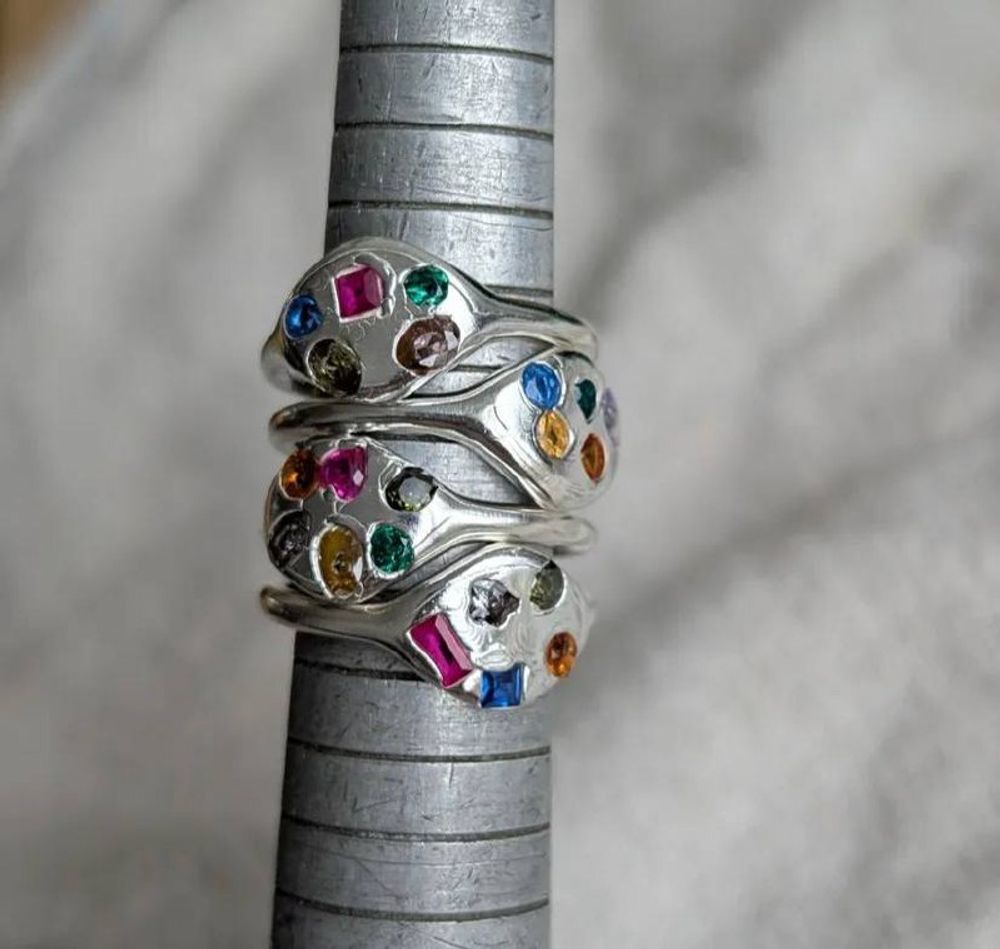 Перстень вплавленные камни