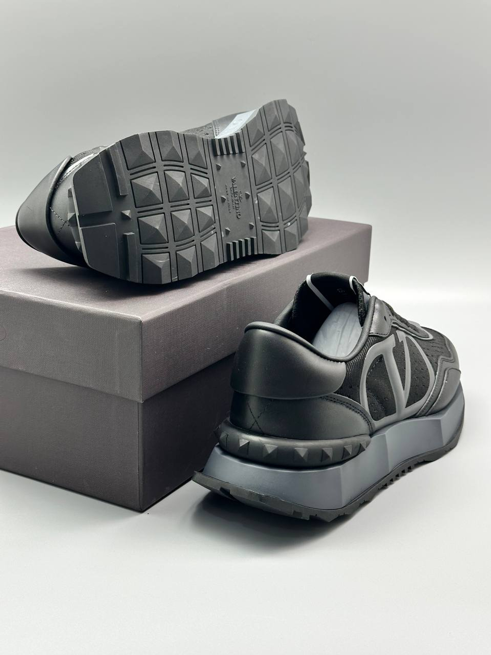 Кроссовки Valentino