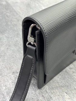 Клатч Louis Vuitton