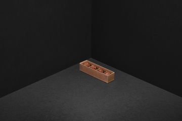 Упаковка с прозрачной крышкой для 4 шоколадных конфет