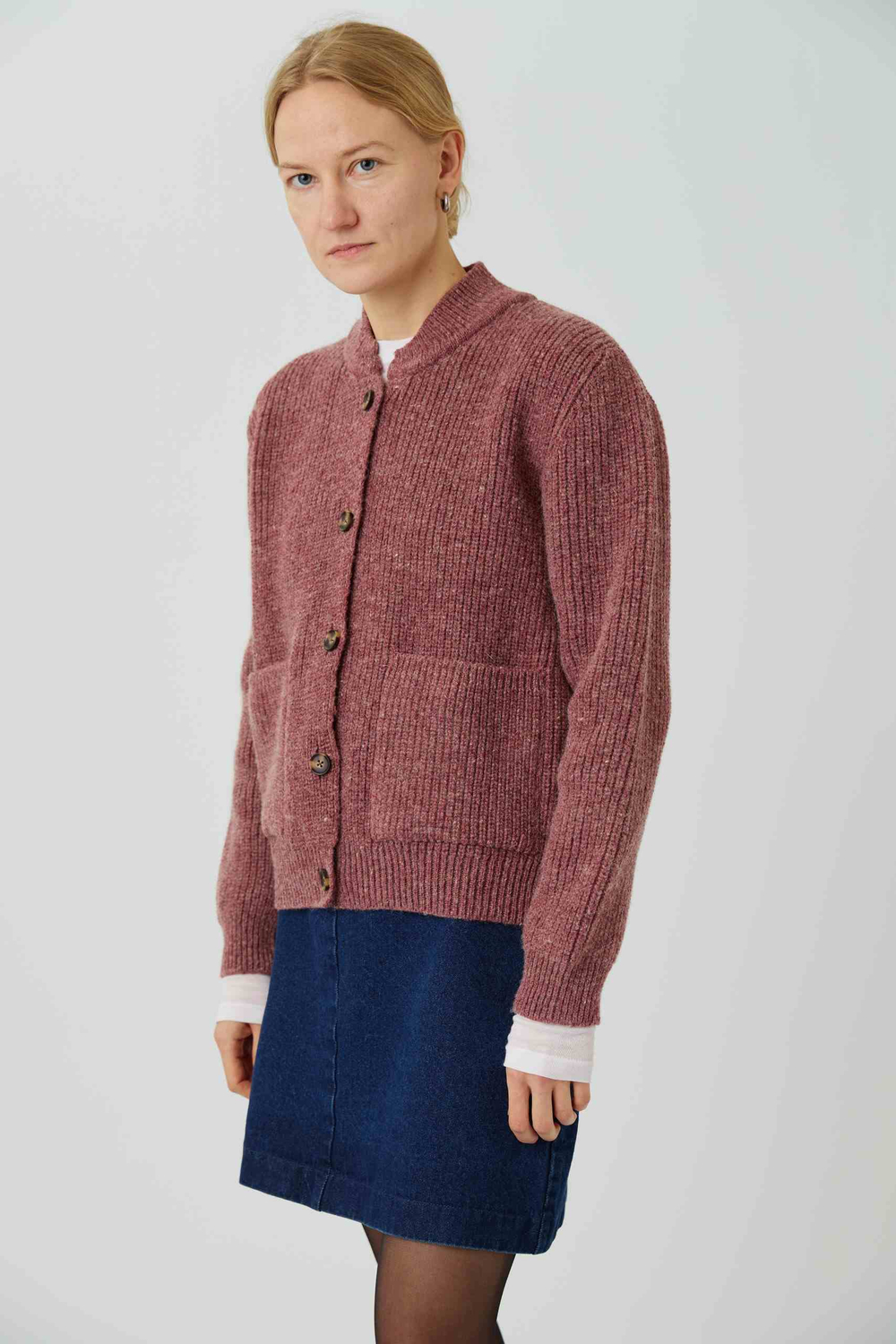 Кардиган с карманами из шерсти брусничного цвета