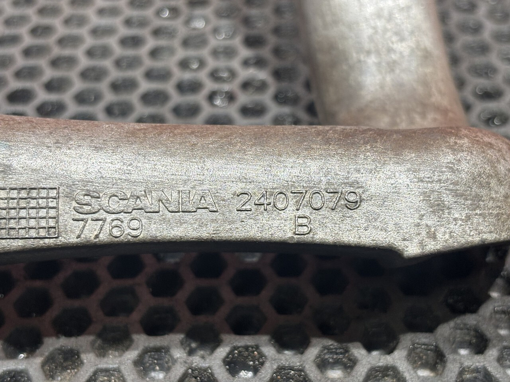 Кронштейн диффузора левый 2021г