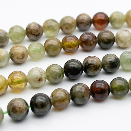 Гранат зеленый бусины, диаметр около 6,5-6,9 мм, цена за 14 шт (1/4 нити)