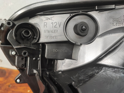 Фара правая галоген Toyota RAV4 IV (XA40) 15-19 Б/У Оригинал 8113042650