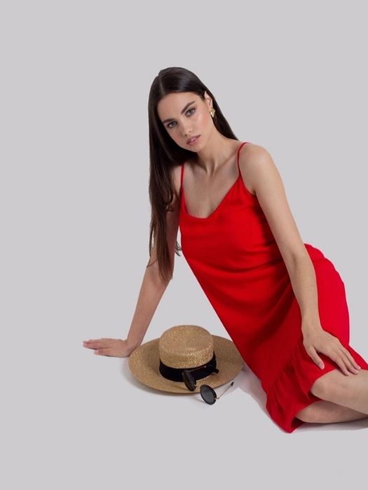 Платье с оборкой (алое)