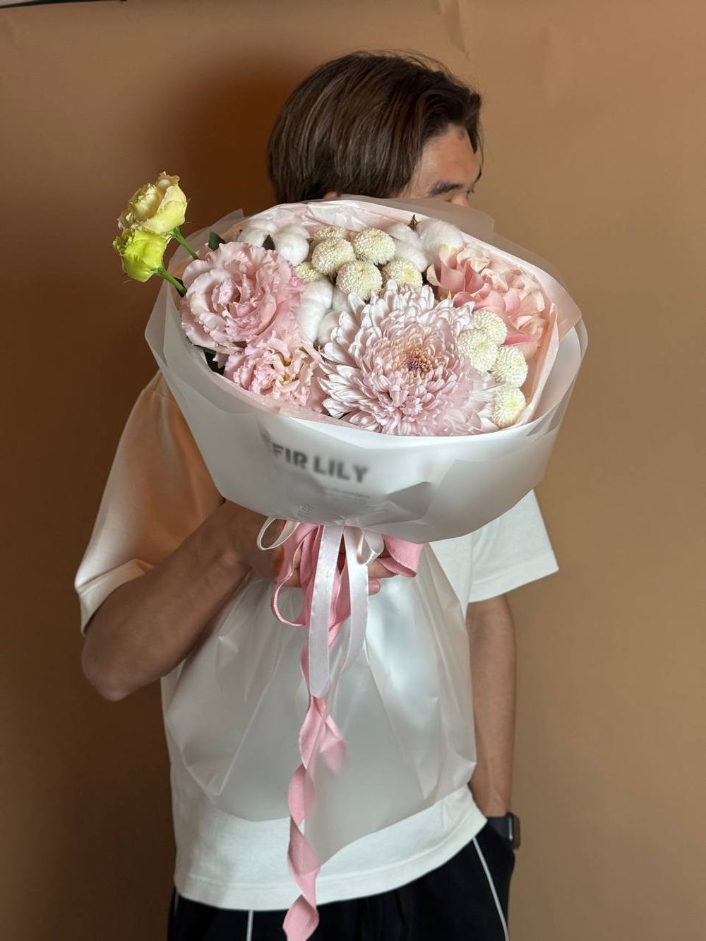 Букет "Лили", Эустома, роза, Хризантема, дубки, пуговки