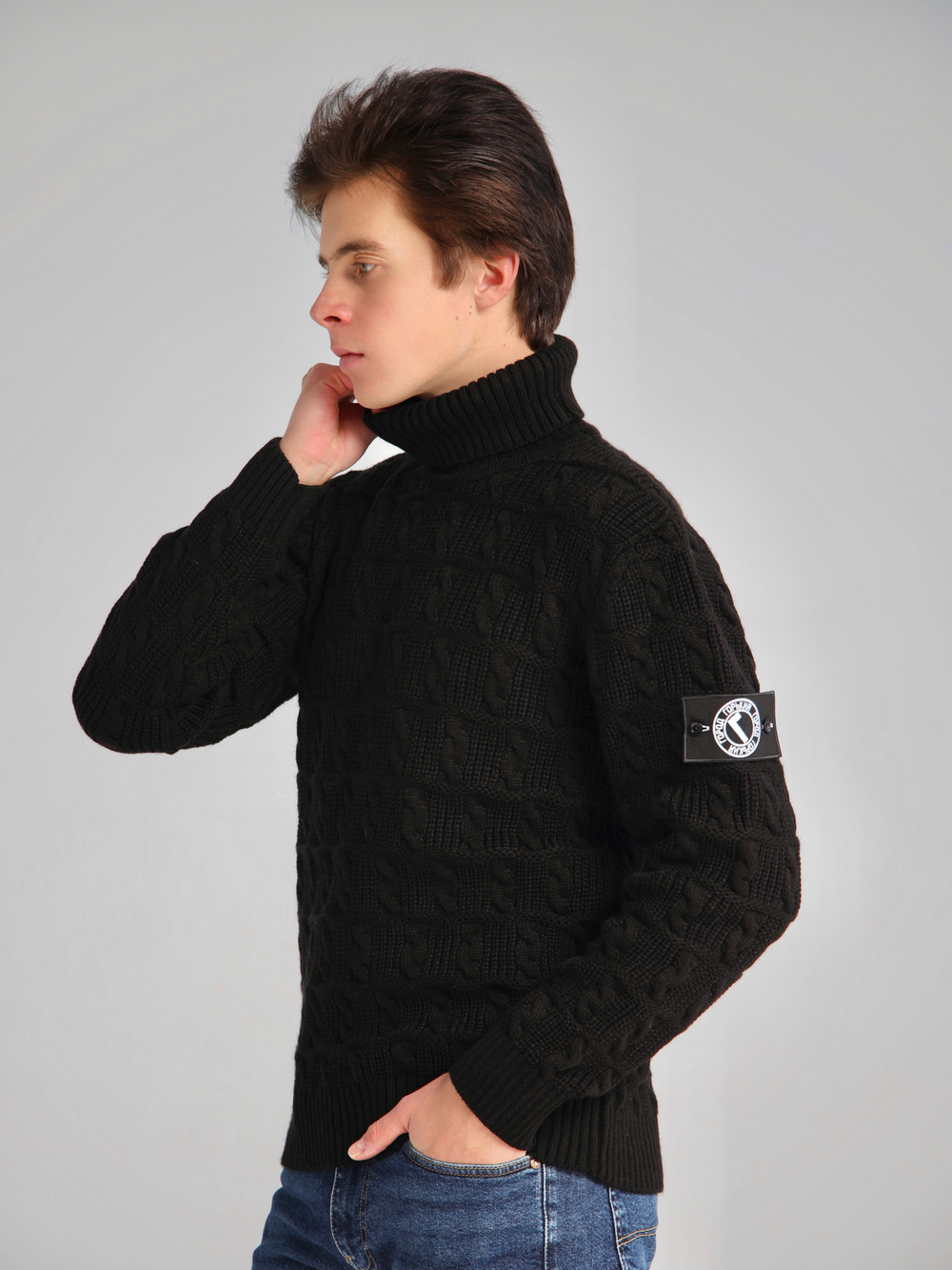 Свитер с патчем Город Горький черный