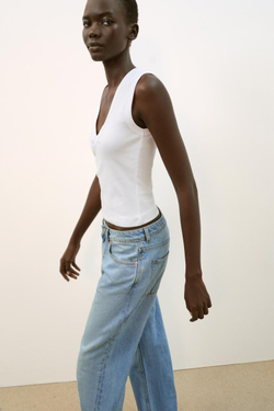 ZARA ХЛОПКОВАЯ ФУТБОЛКА С V-ОБРАЗНЫМ ВЫРЕЗОМ, БЕЛЫЙ