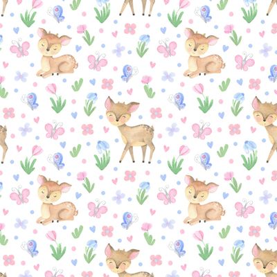 Милый олененок на полянке. Лесные зверята, дикие животные