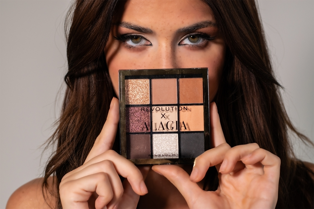 Makeup Revolution X Alagia All You Need - палитра теней для век, 1,5 g