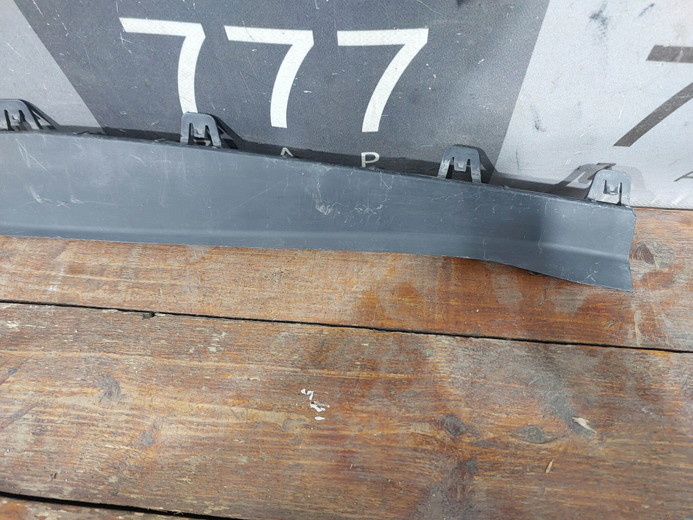 Накладка переднего бампера Mercedes E (W213) 20-нв Б/У Оригинал A2138851707