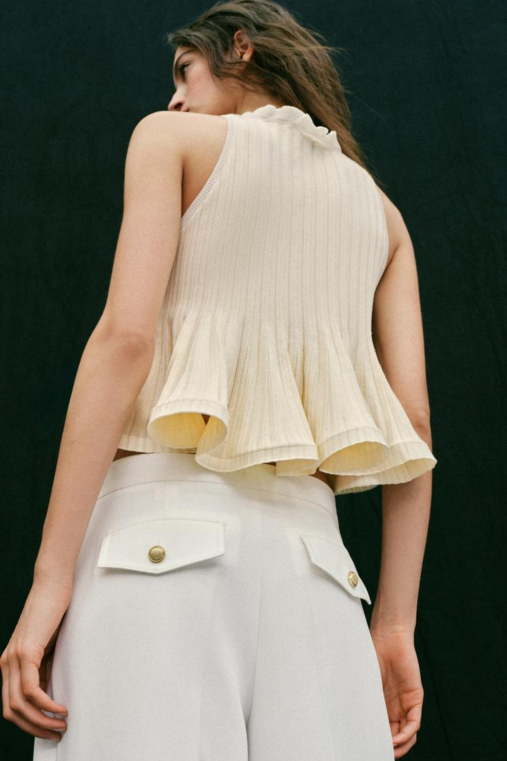 ZARA ТРИКОТАЖНЫЙ ТОП С БАСКОЙ, ЭКРЮ