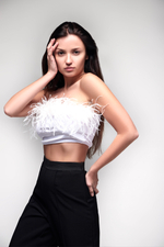 Топ из бархата с перьями