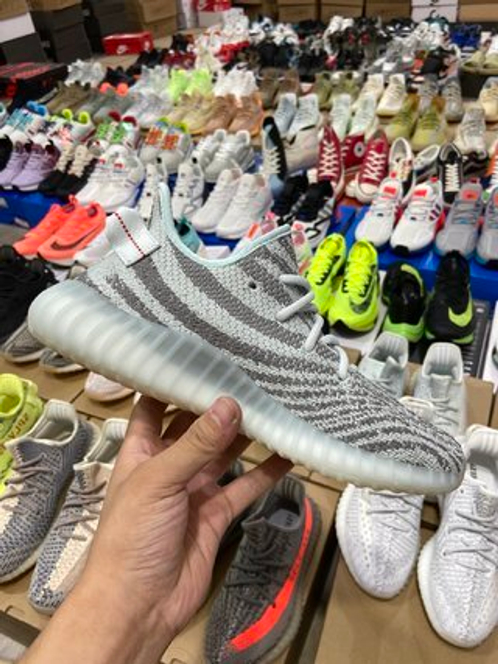 Купить в Москве кроссовки  adidas Yeezy Boost 350 V2