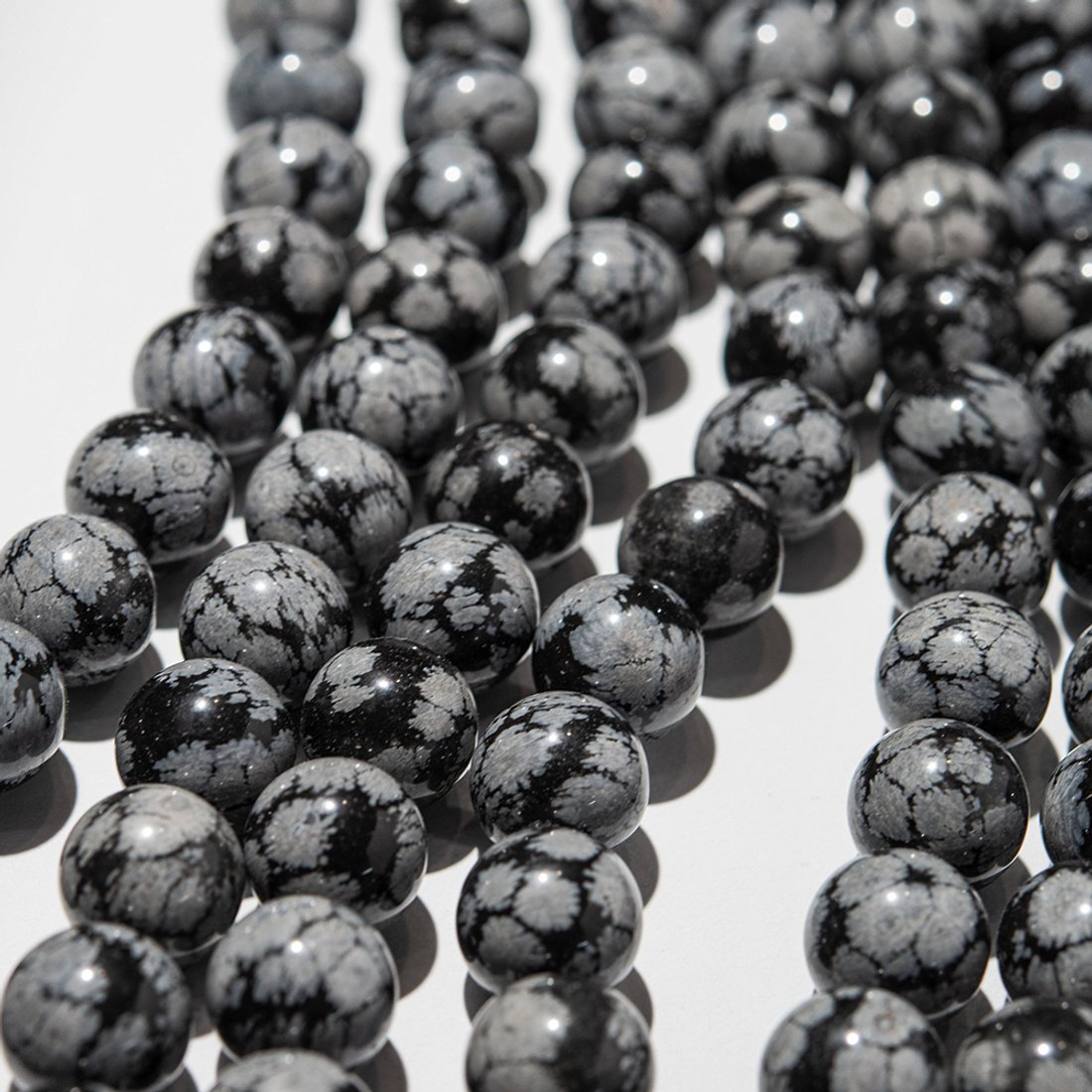 Снежный обсидиан натуральный, бусины в форме шара 12,7мм