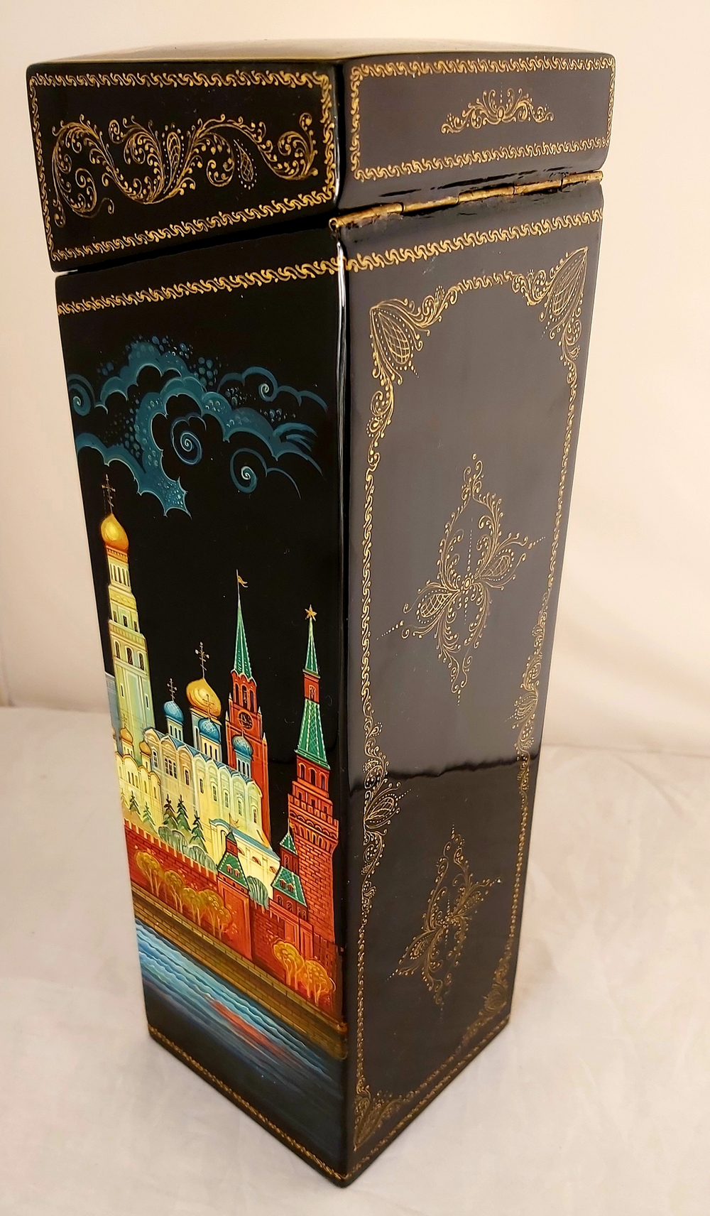 Футляр подарочный для бутылки "Москва Златоглавая" (Ручная роспись Палех)