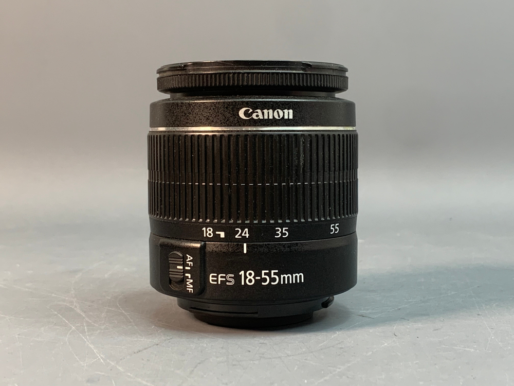 Canon 600D kit 18-55mm 3.5-5.6 III 6.400 кадров