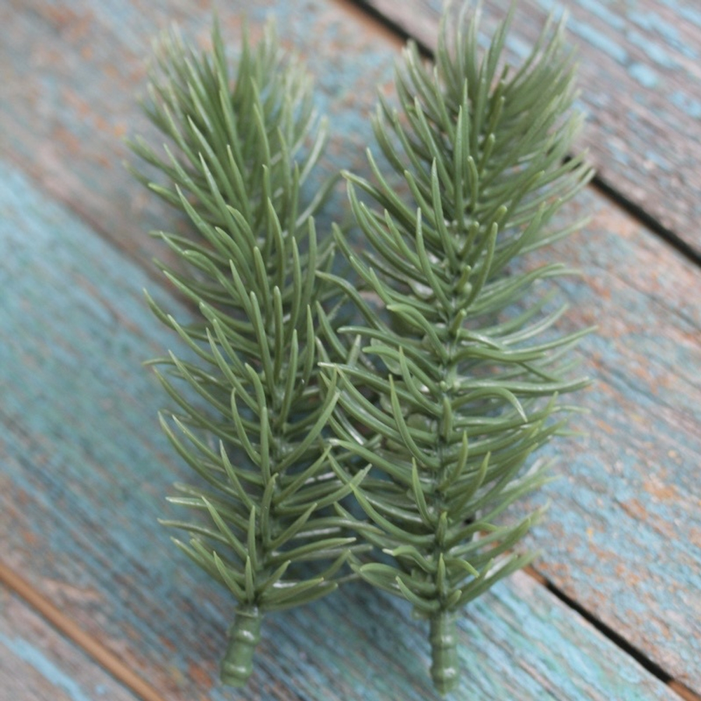 Еловая веточка базовая 9 см зеленая
