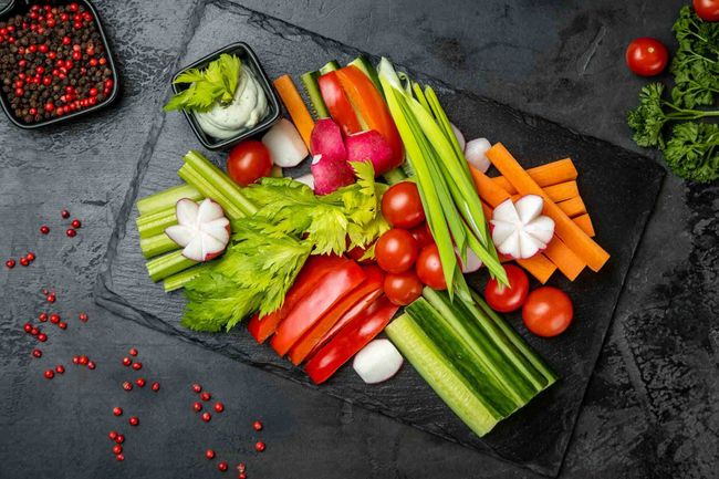 Тарелка овощная с соусом