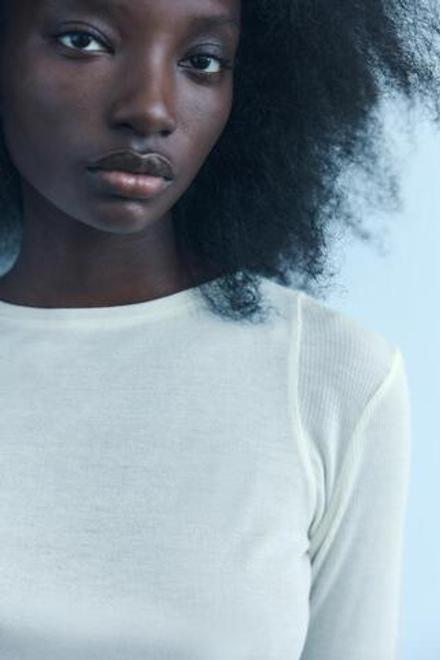 ZARA ФУТБОЛКА С ДЛИННЫМИ РУКАВАМИ, ЭКРЮ