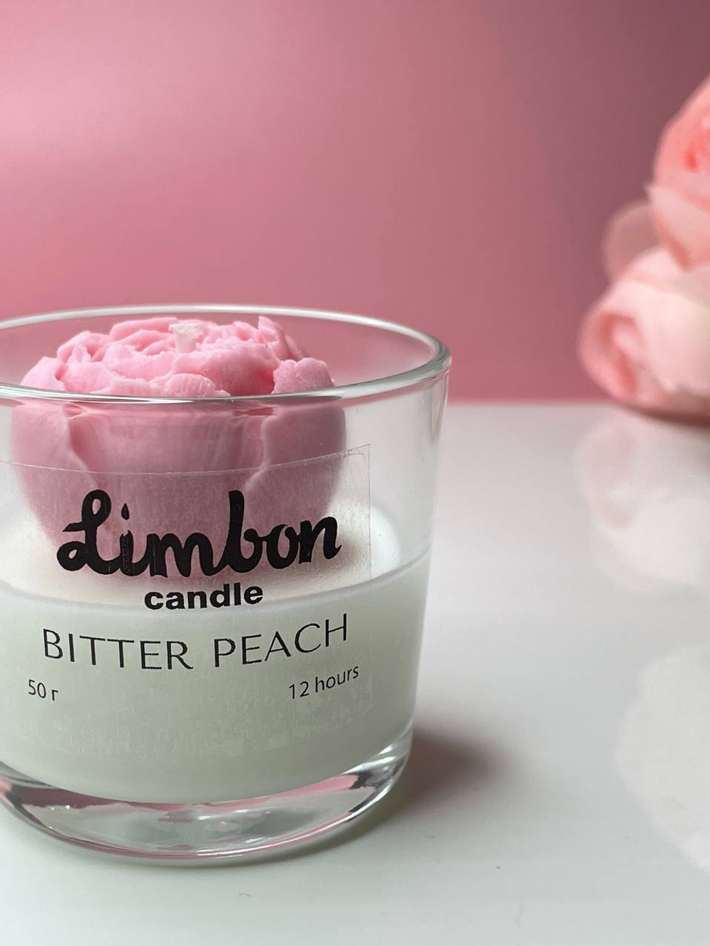 Ароматическая свеча из соевого воска с цветком пиона "Bitter Peach"