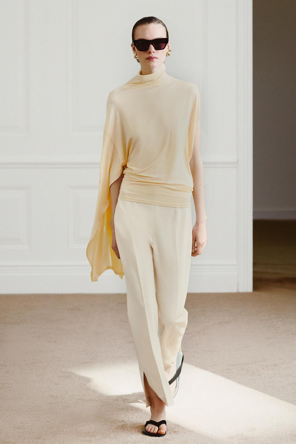 ZARA ТОП АСИММЕТРИЧНОГО КРОЯ ИЗ СТРУЯЩЕЙСЯ ТКАНИ, ЦВЕТ СЛИВОЧНОГО МАСЛА