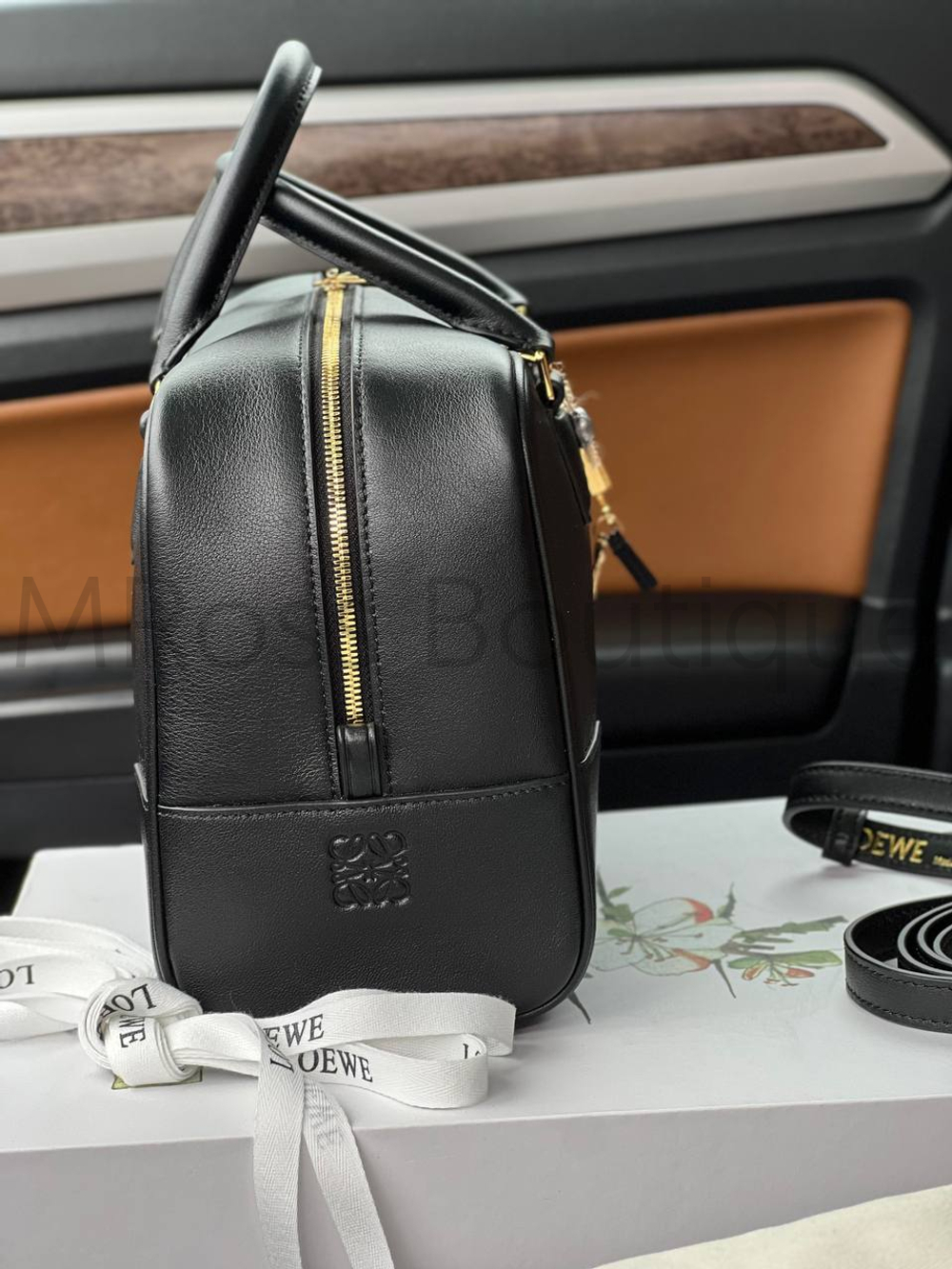 Сумка Loewe Amazona 28 из телячьей кожи наппа черная