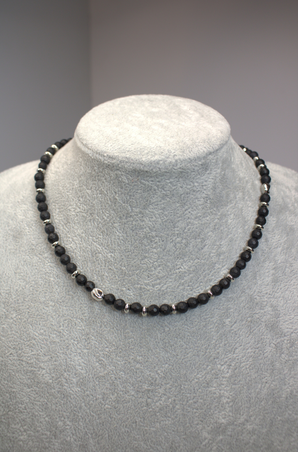 Колье-чокер с черным агатом "Ночной оберег"