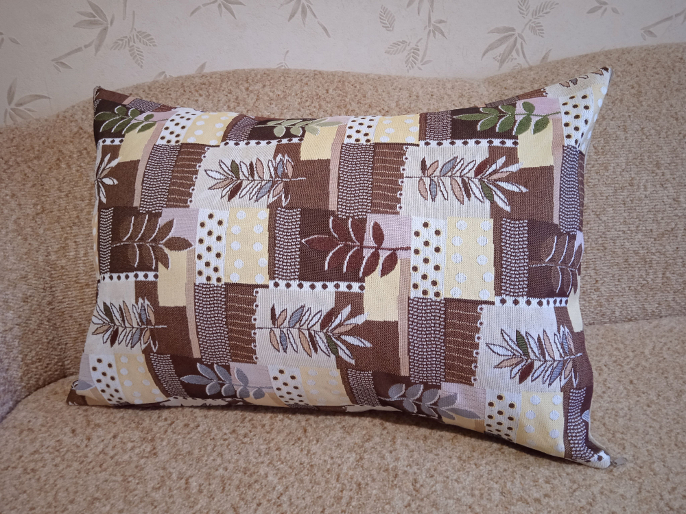 Декоративная гобеленовая наволочка для интерьерной подушки Рябиновый коллаж 68х47