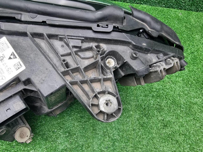 Фара правая Mercedes C w205 (2018-2023) LED