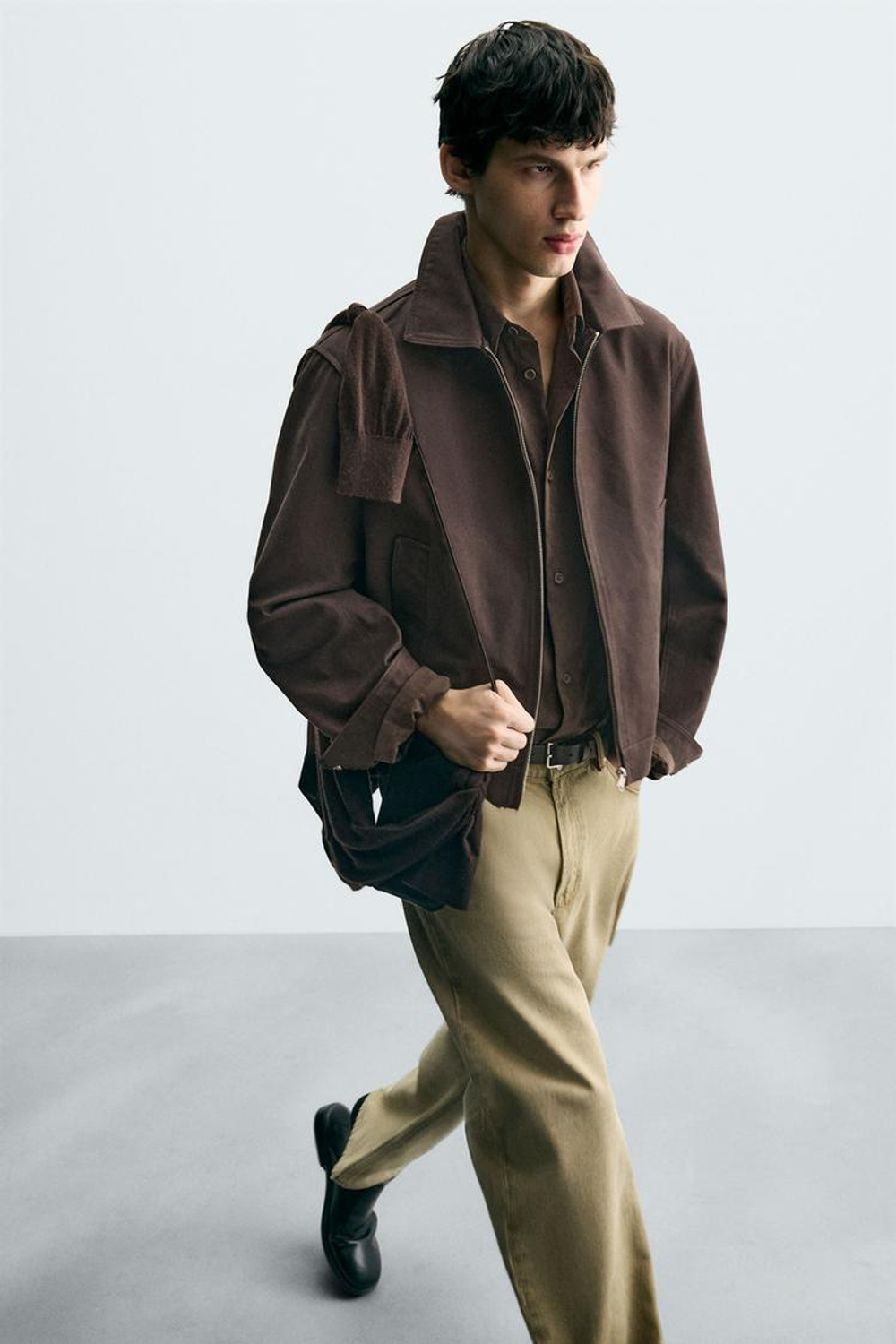 ZARA УКОРОЧЕННАЯ КУРТКА, ТЕМНО-КОРИЧНЕВЫЙ