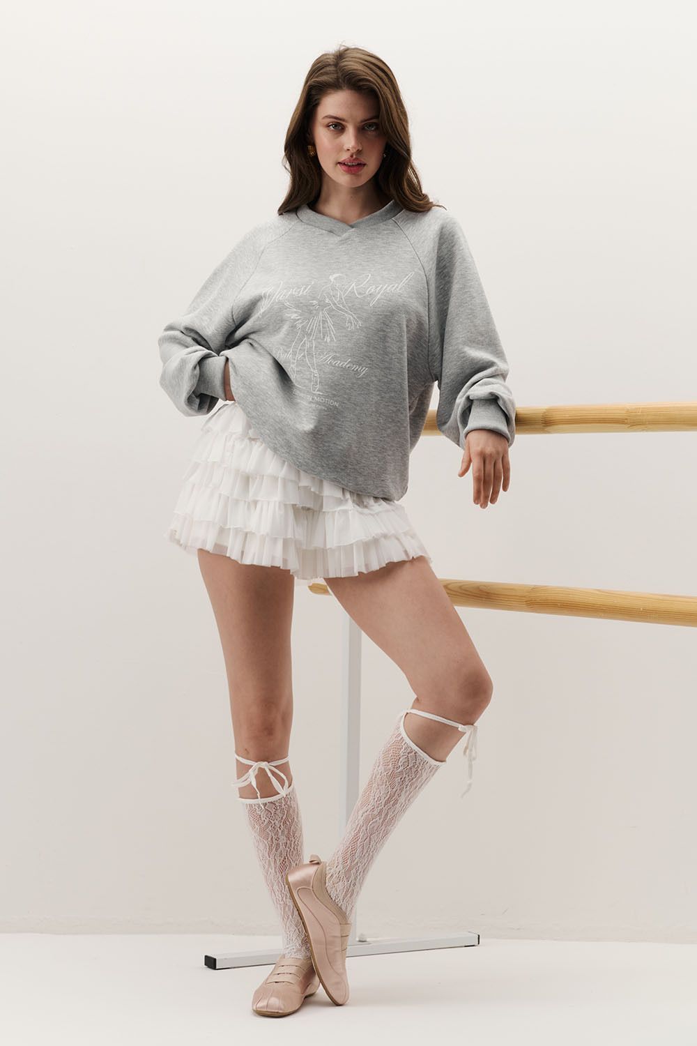 Свитшот с V-образным вырезом цвета серый меланж