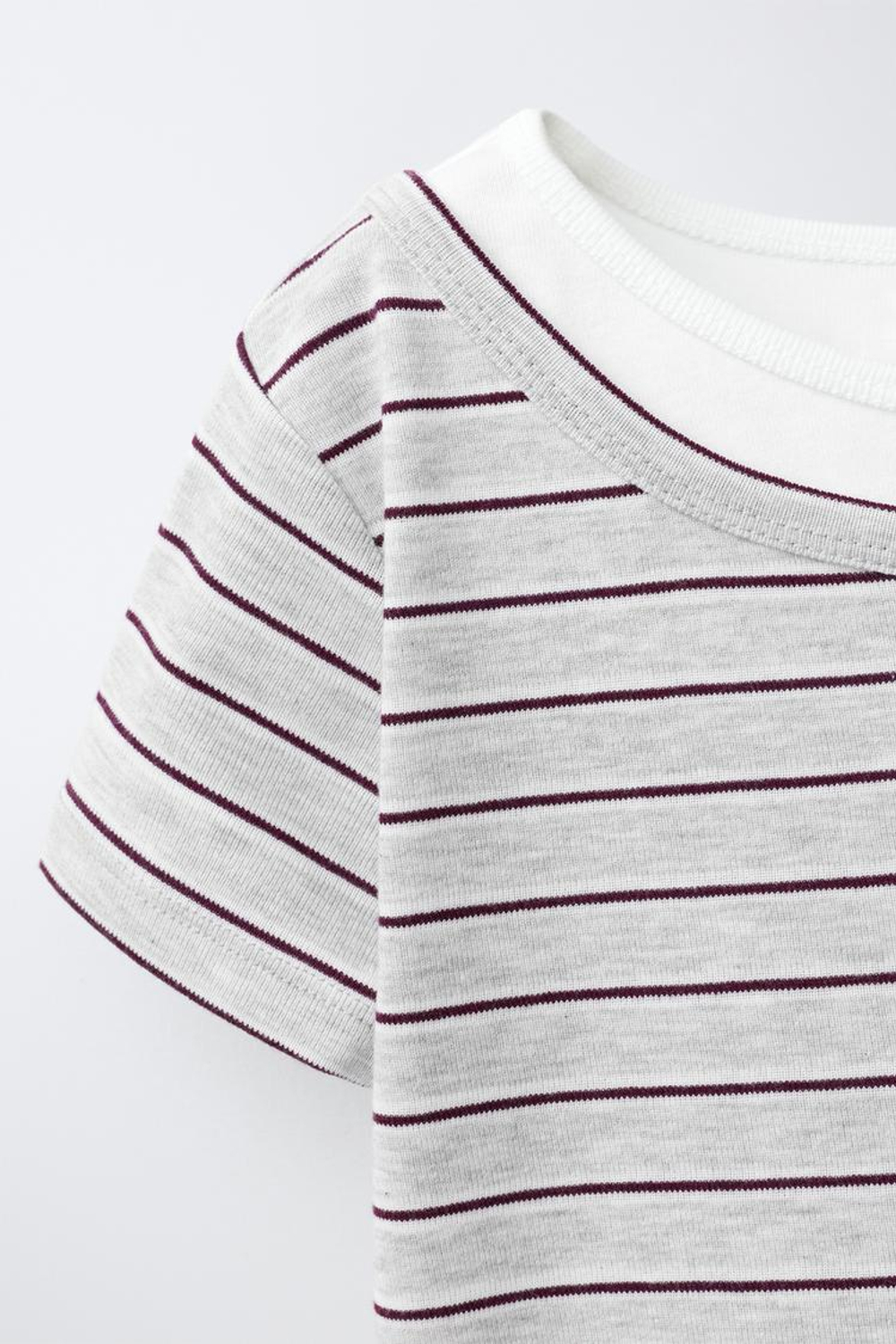 ZARA ФУТБОЛКА В ПОЛОСКУ С ДВОЙНЫМ ВОРОТНИКОМ, СЕРЫЙ МЕЛАНЖ