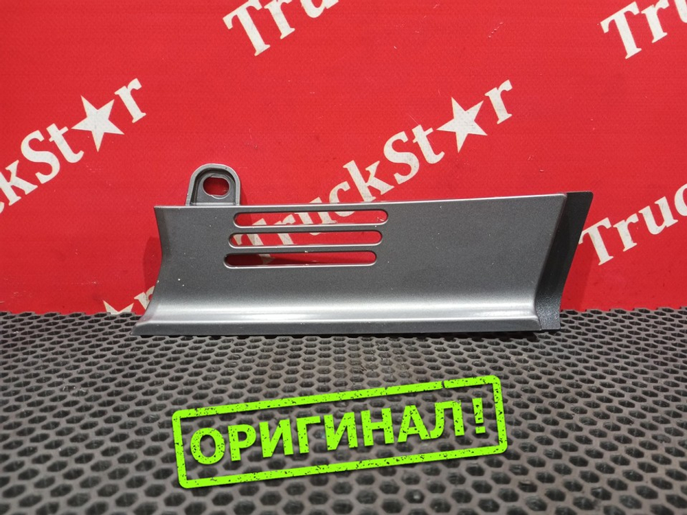 Накладка решетки радиатора левая 2019г.
