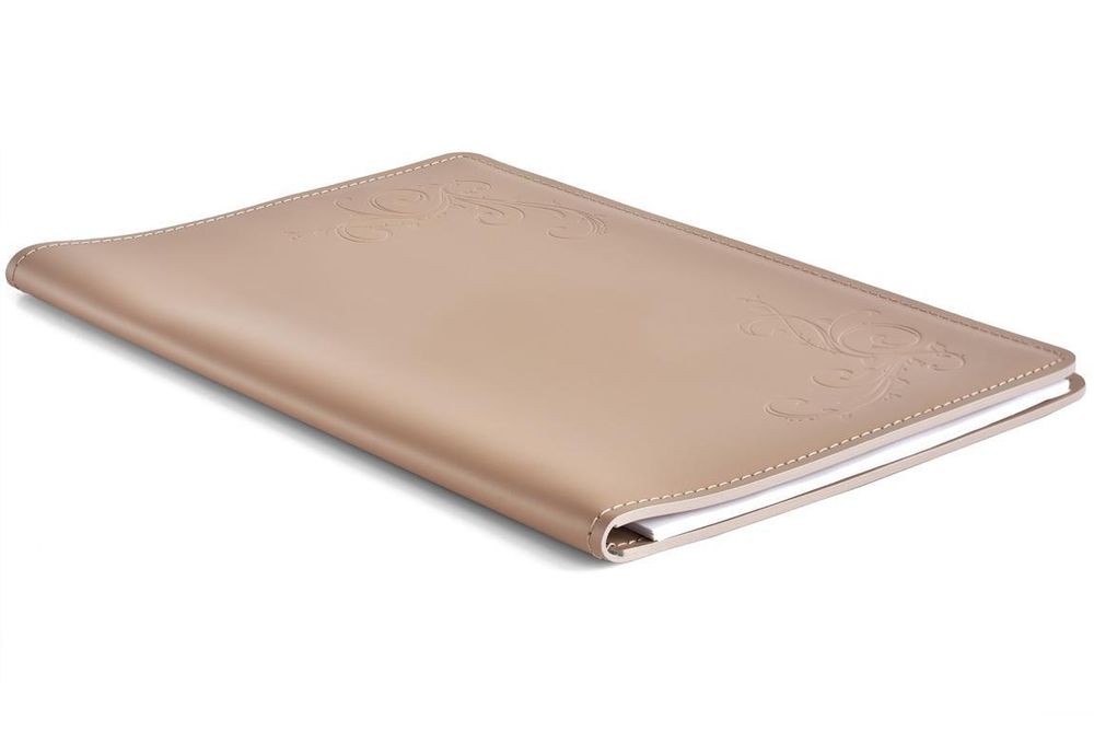 бежевая кожаная папка под блокнот