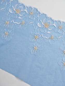 Вышивка на сетке голубая с белым и желтым неэластичная ширина 18 см (2 стороны)