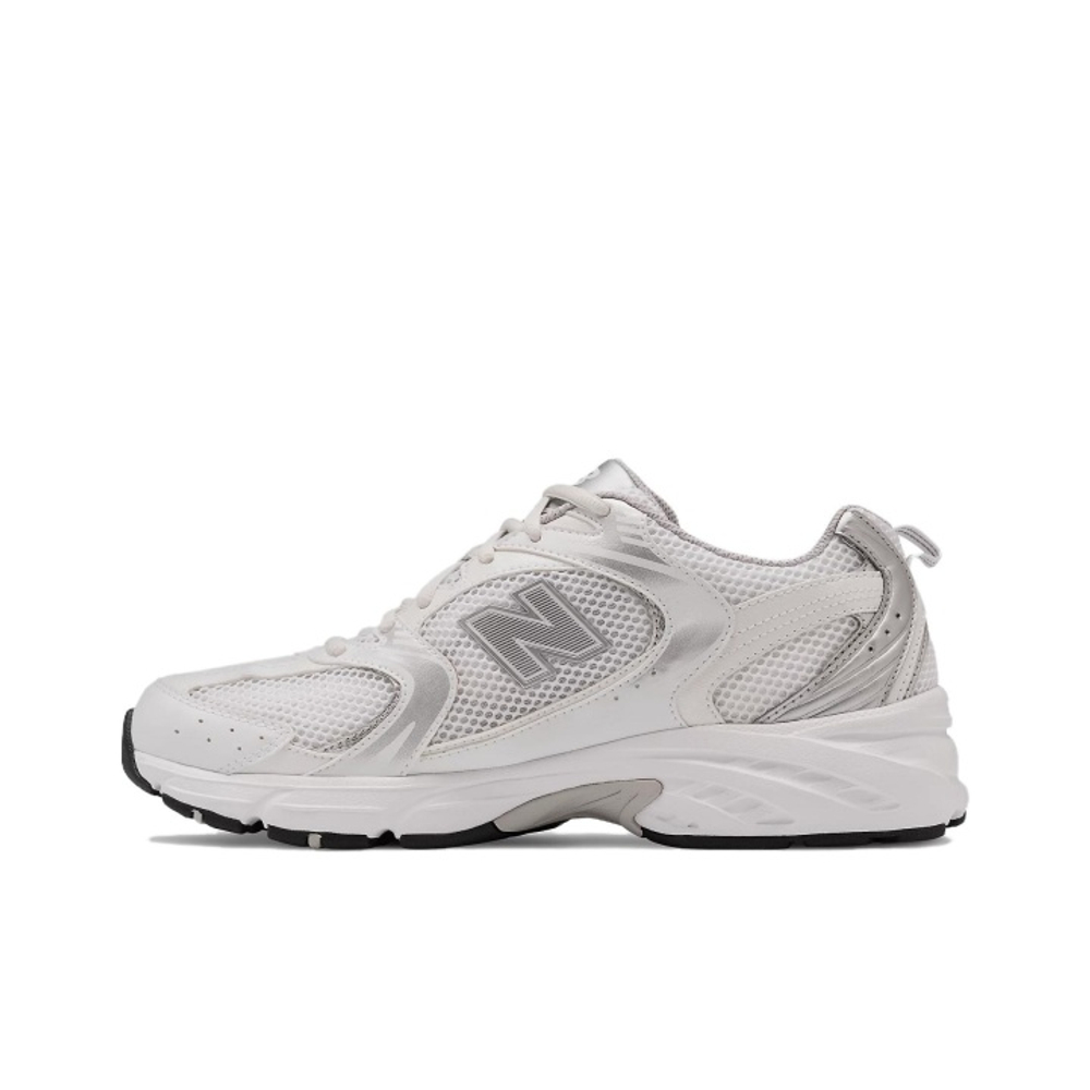 alt="New Balance 530 White Silver Metallic MR530EMA вид сбоку на белом фоне"