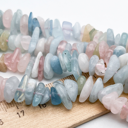 Берилл бусины, крупная крошка, размер около 3-4,5*9-11 мм, цена за отрезок 19 см (1/2 нити)