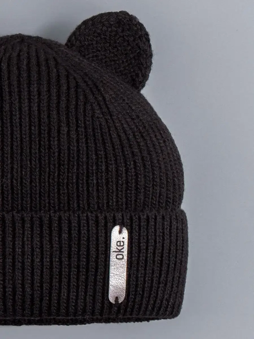 Шапка вязаная демисезонная с ушками