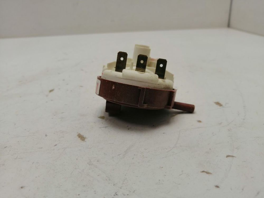 ADP450WH ктп12 Датчик уровня воды для посудомоечной машины Whirlpool 7610051 б/у