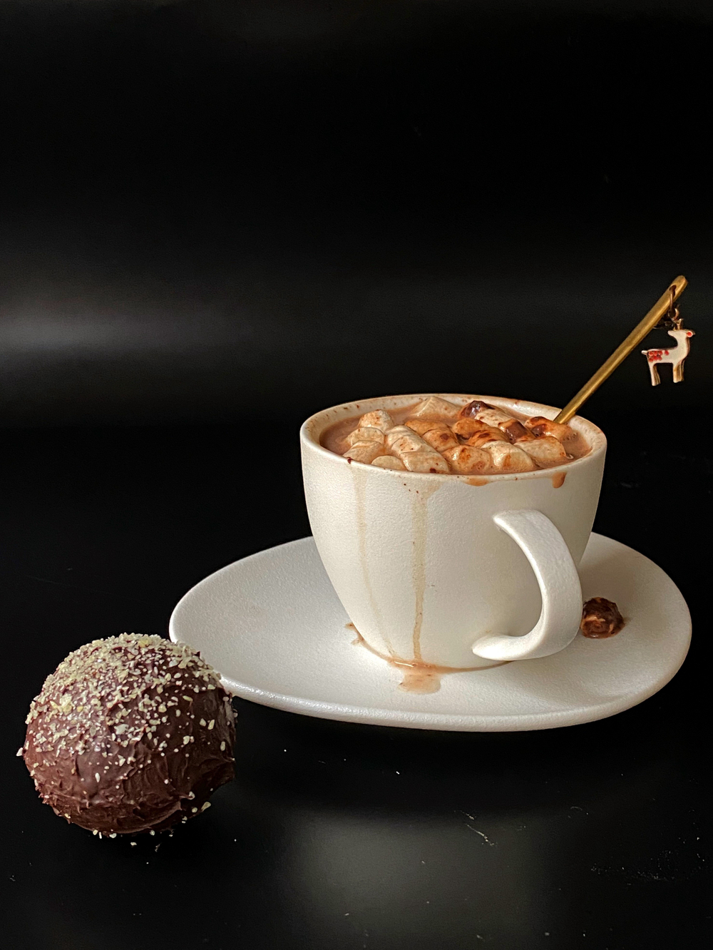 Набор шоколадных фигурок с какао и маршмеллоу, с можжевельником и розмарином