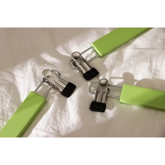 Вешалка деревянная для брюк и юбок с зажимами SAVANNA «Тэри», 28×11,5×2,8 см, цвет зелёный