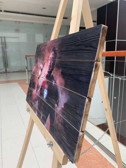 Оригинальная картина на досках Тони Старк в перчатке