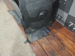 Подкрылок передний правый BMW X1 (F48) 15-нв Б/У Оригинал 51717342176